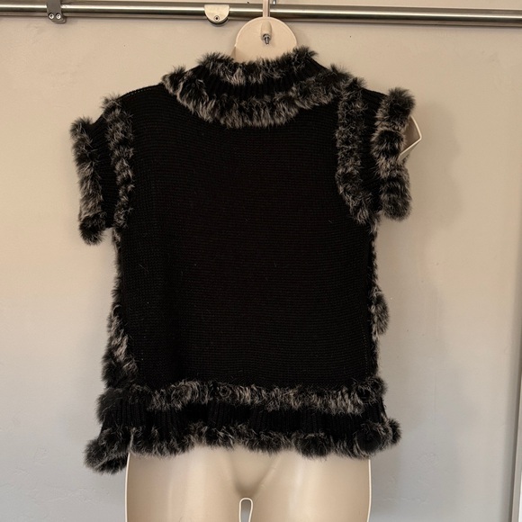 Elegant Black and Gray rabbit Fur Vest - Picture 2 of 4